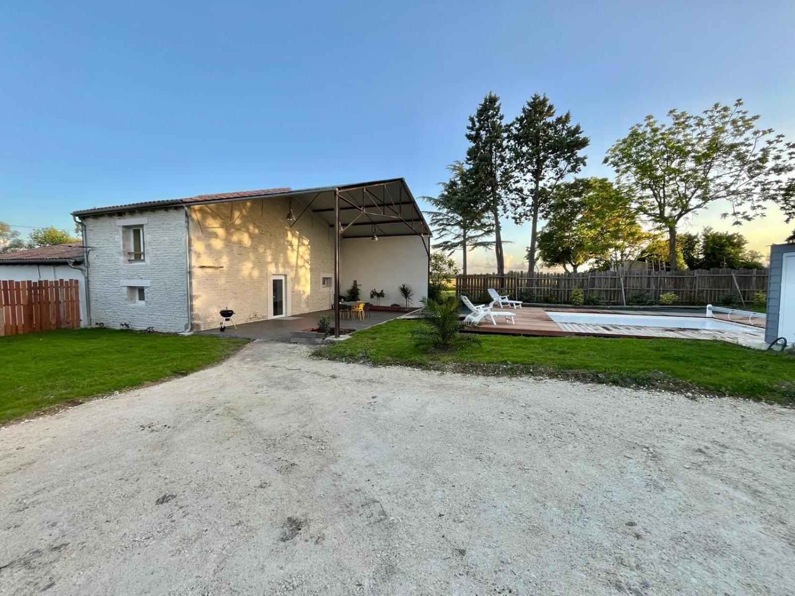 Gite, Piscine Privative Chauffee Holiday home *