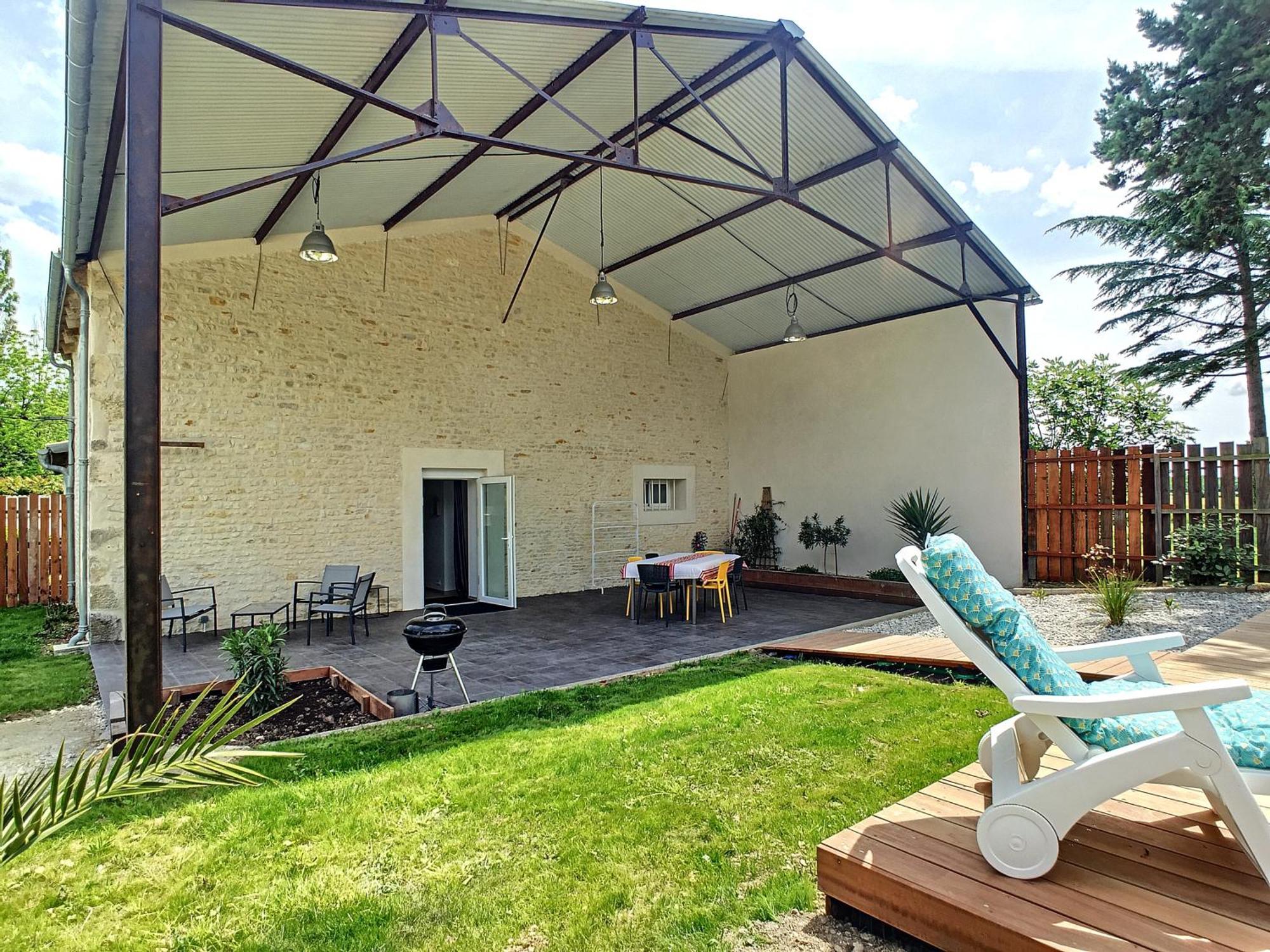 Gite, Piscine Privative Chauffee Holiday home Benon